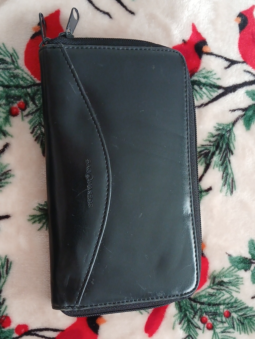 Sag Harbor Black Zip Wallet Organizer